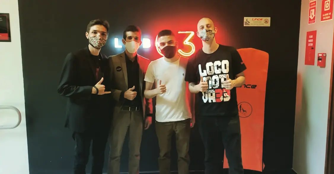 Matheus Ché e colegas no LAB 033, no Farol Santander, em São Paulo